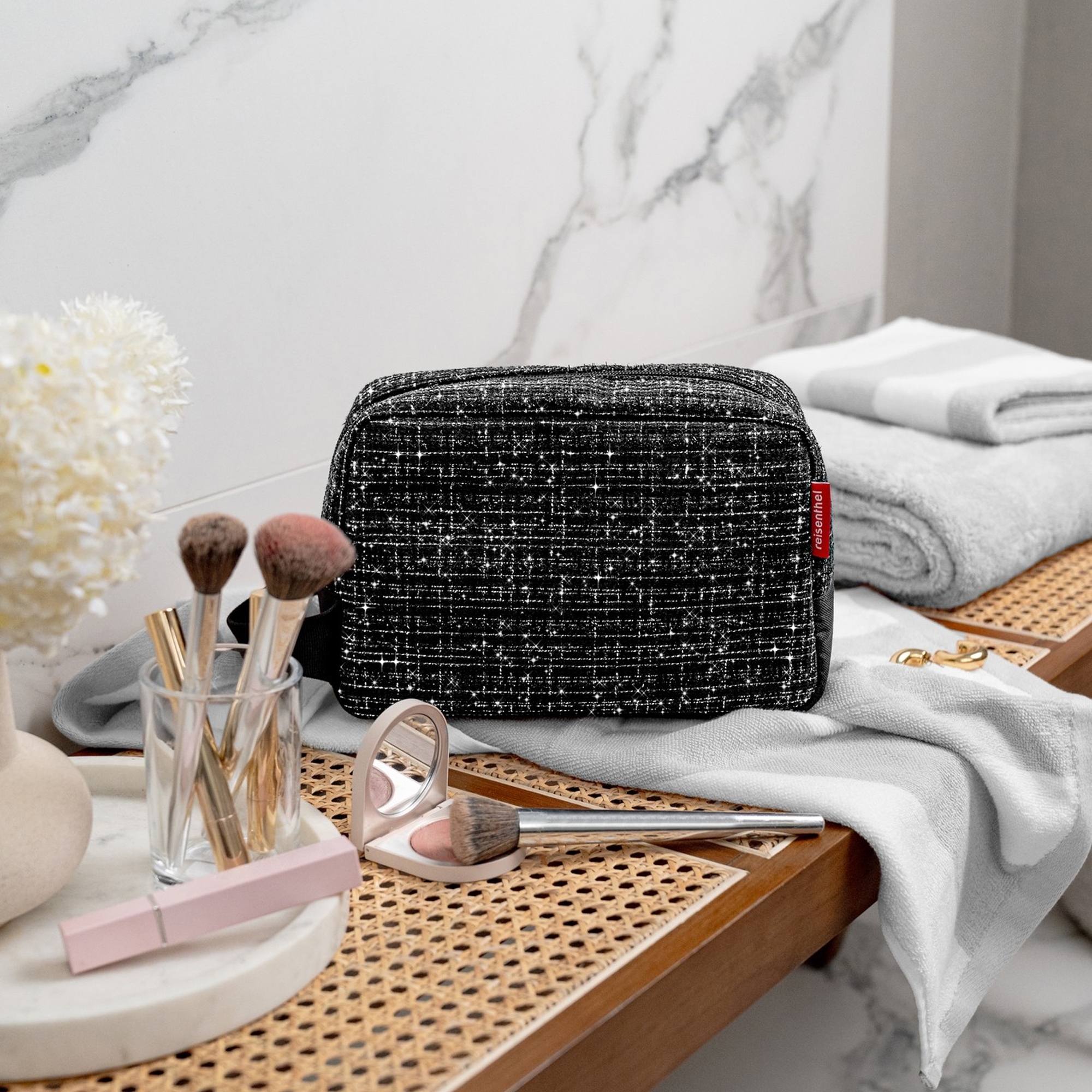 reisenthel - cosmeticpouch M - bouclé black