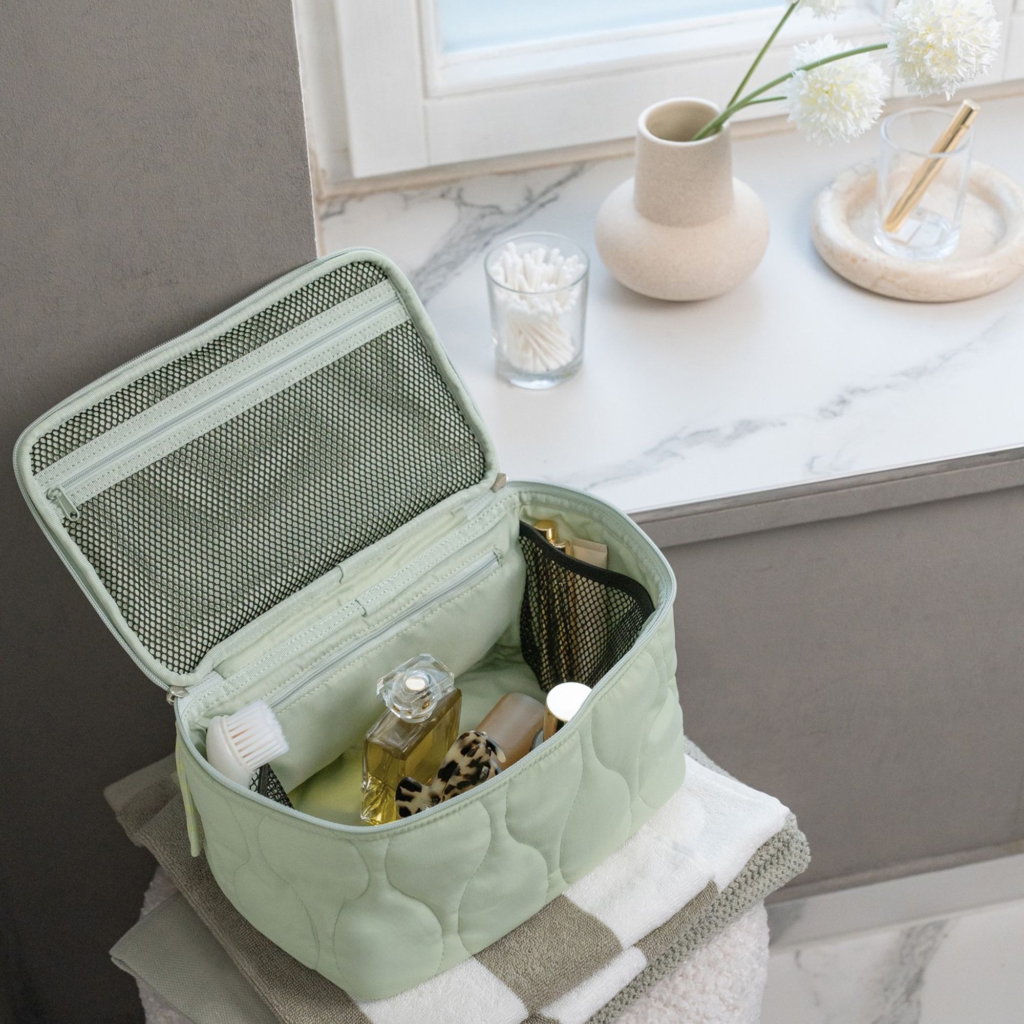 reisenthel - cosmetic case - puffer iced matcha