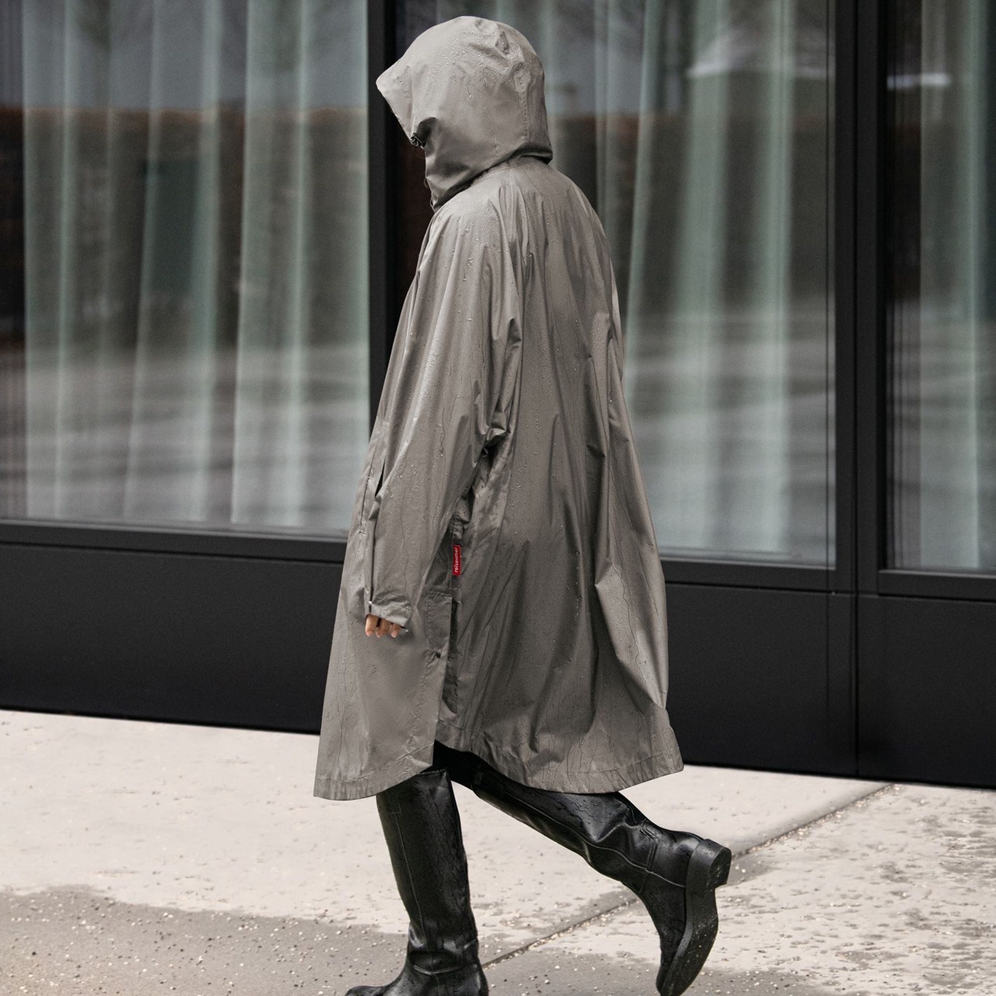 reisenthel - mini maxi raincoat - dark taupe