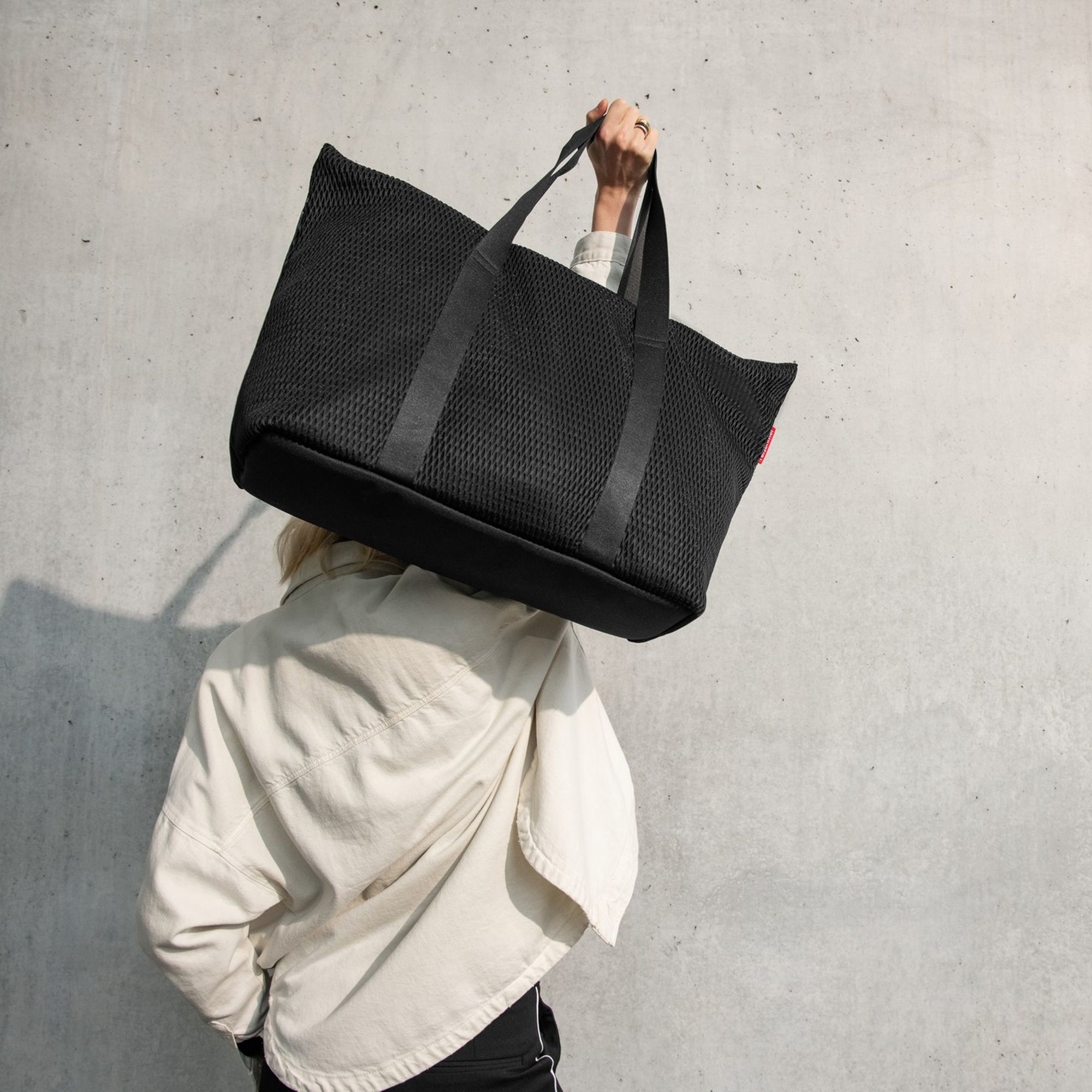 reisenthel - extralite shopper L - mesh black