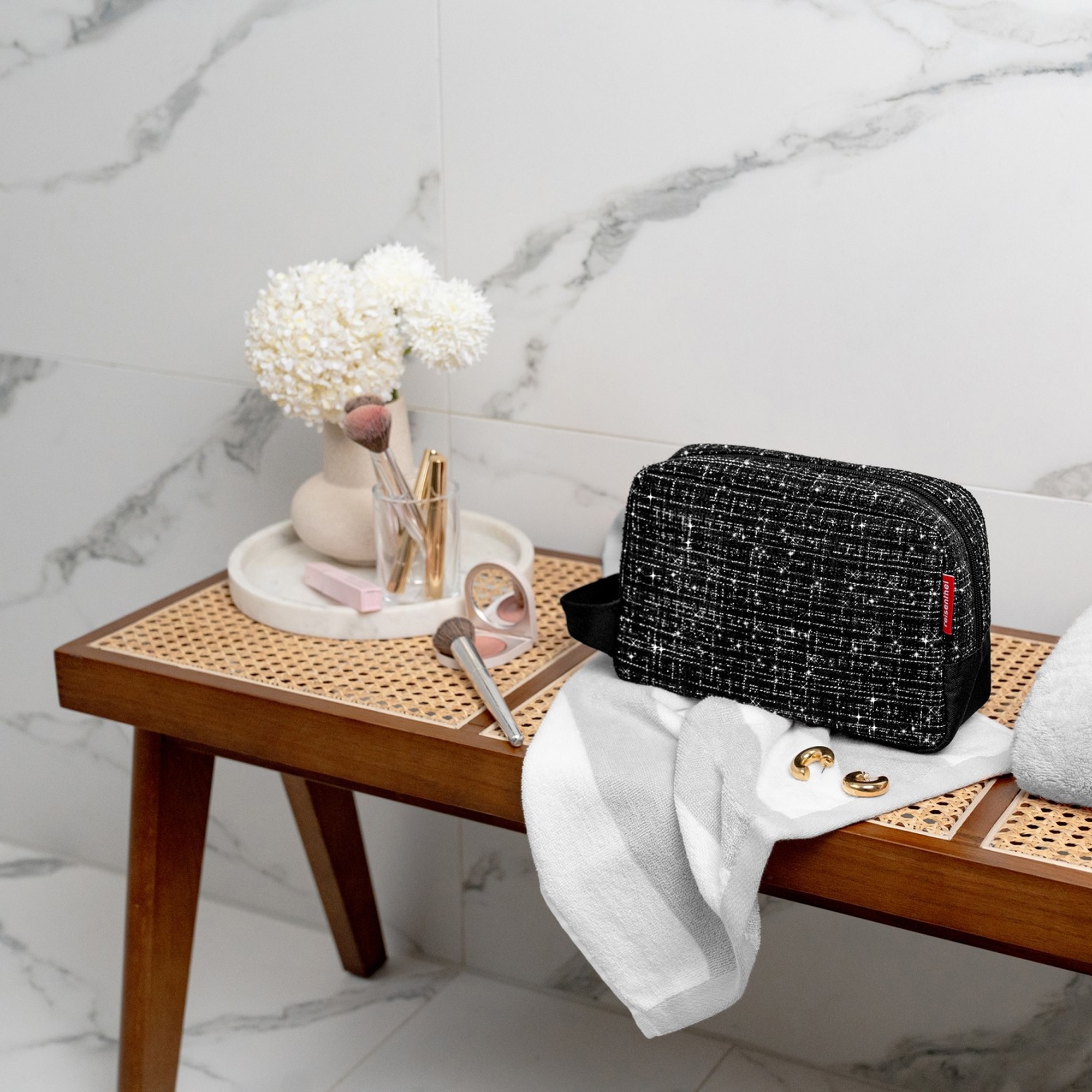 reisenthel - cosmeticpouch M - bouclé black