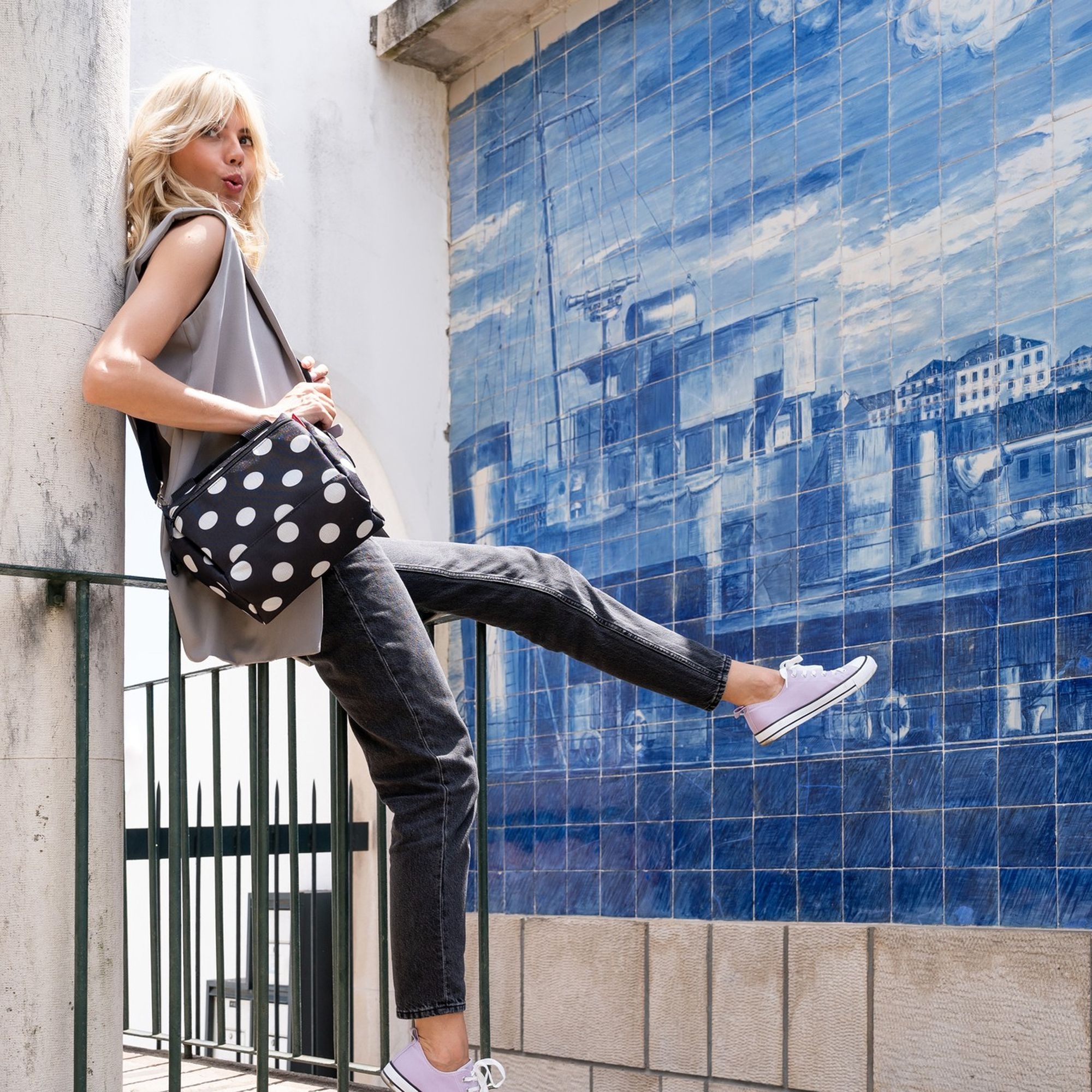 reisenthel - allrounder cross - dots white reisenthel - allrounder cross - dots white