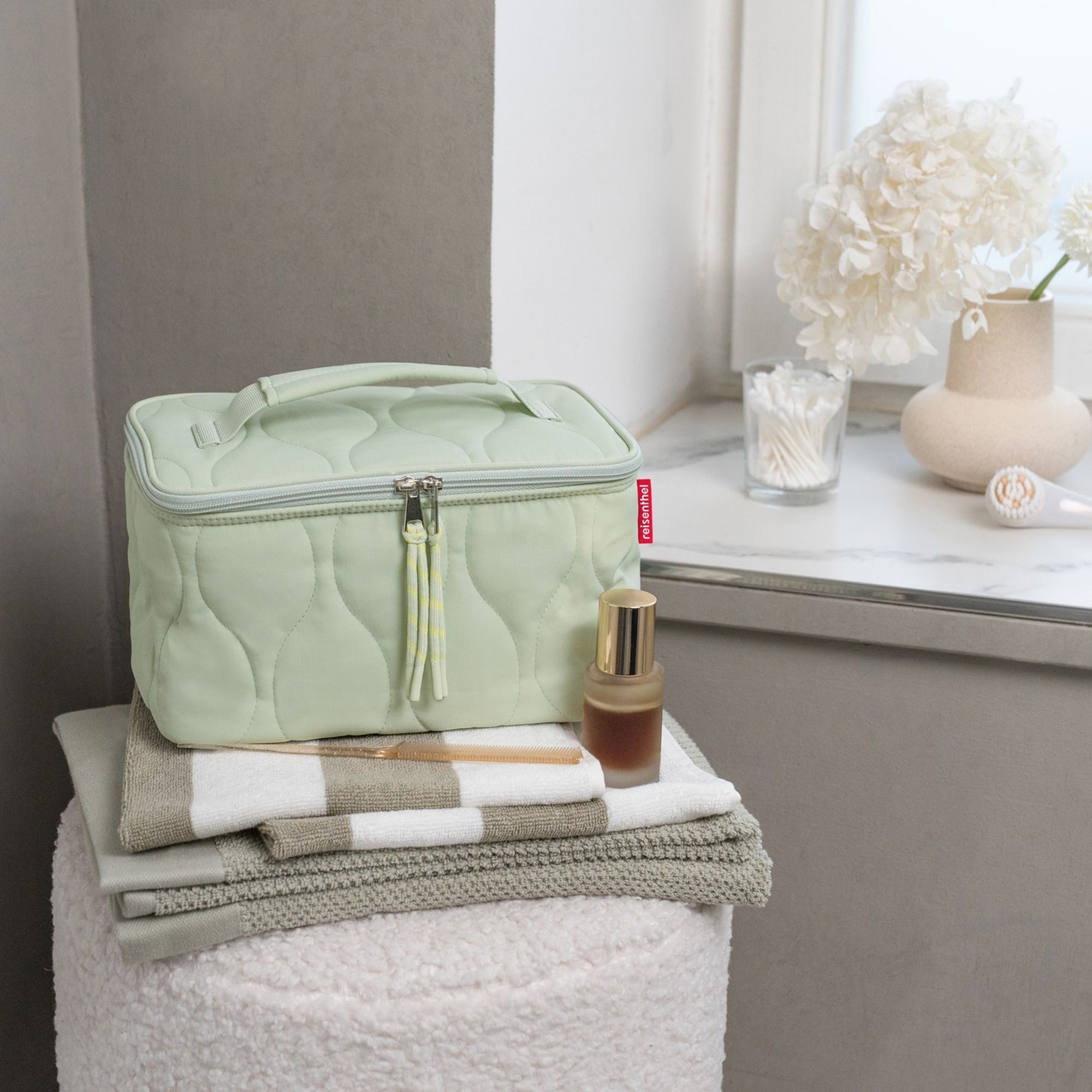 reisenthel - cosmetic case - puffer iced matcha