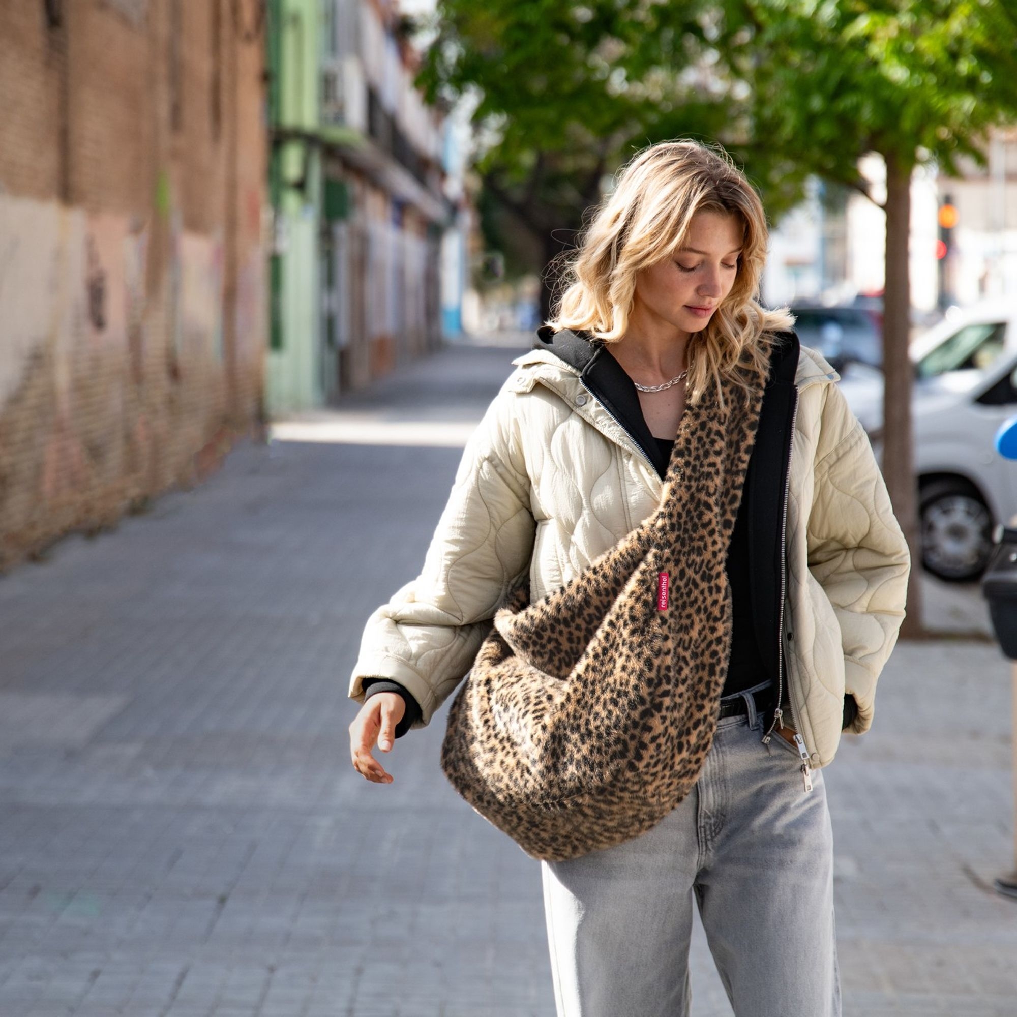 reisenthel - moonbag - leo fake fur