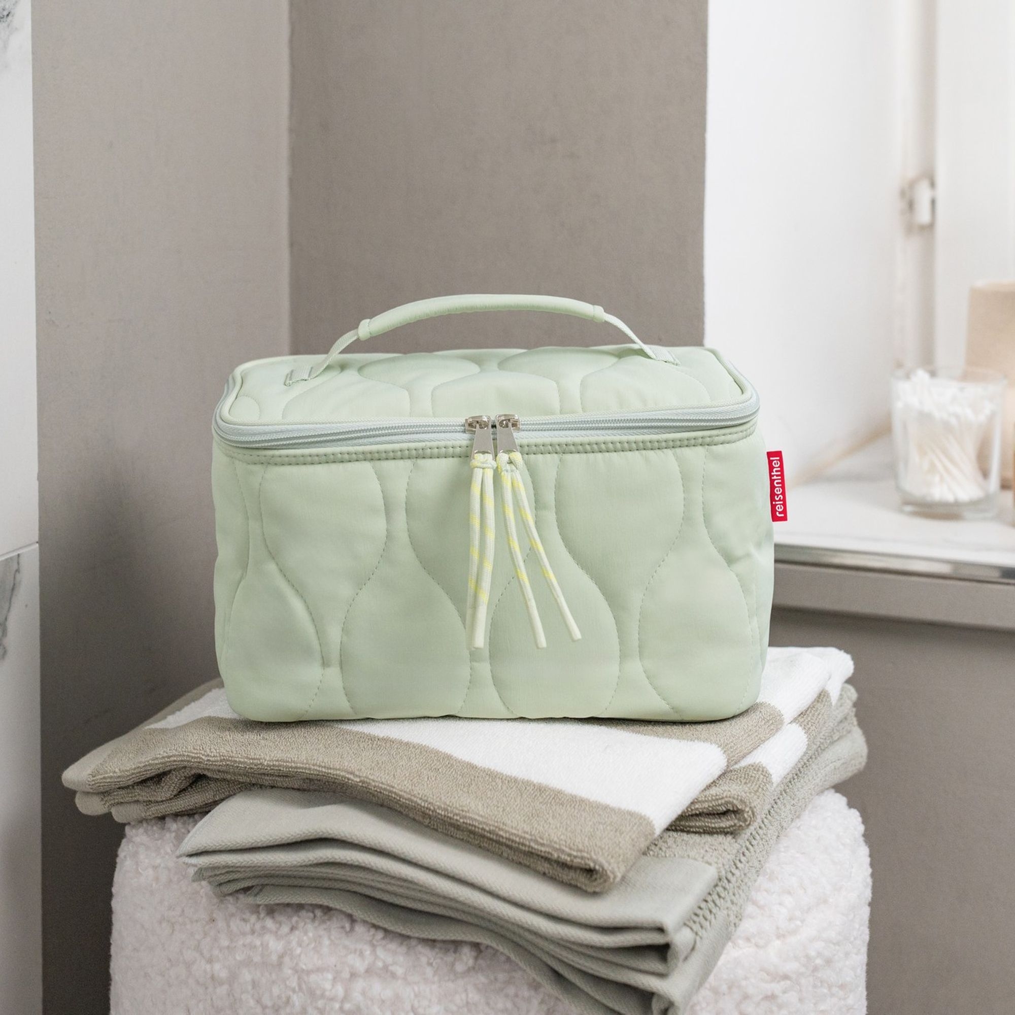 reisenthel - cosmetic case - puffer iced matcha