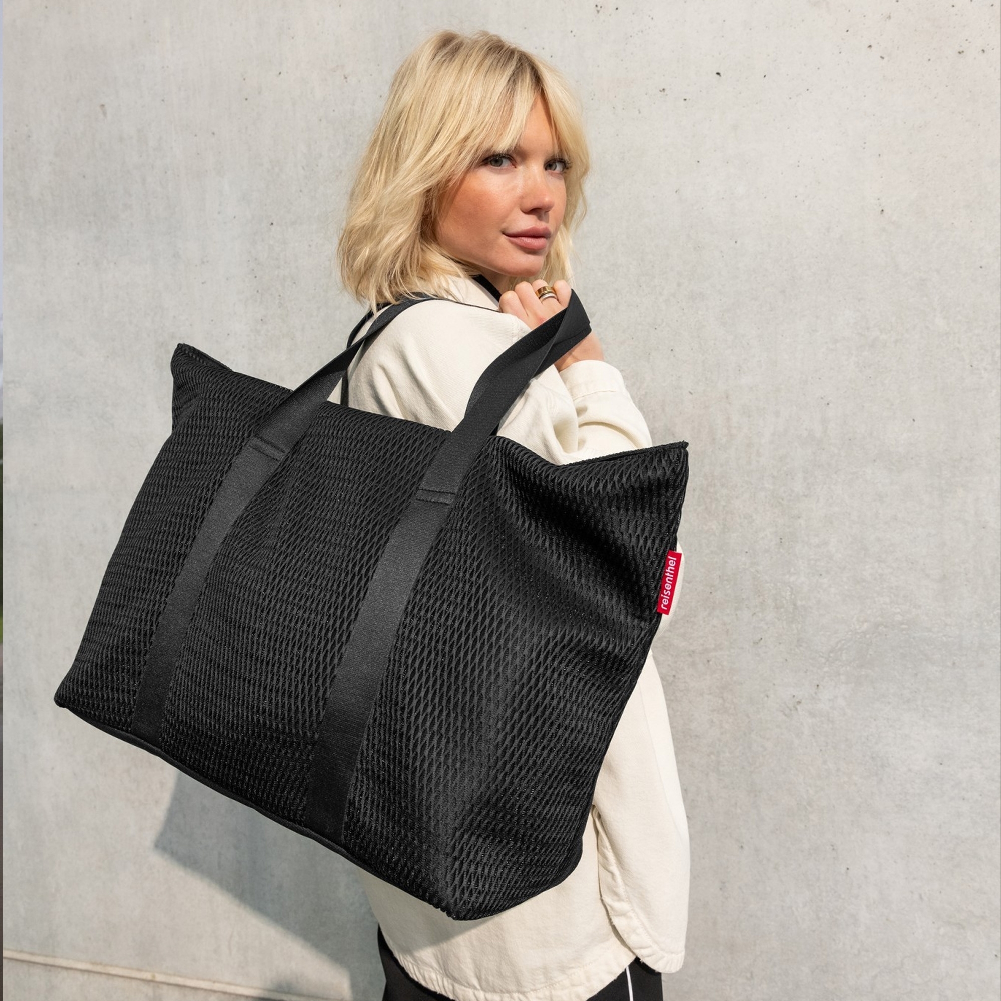 reisenthel - extralite shopper L - mesh black