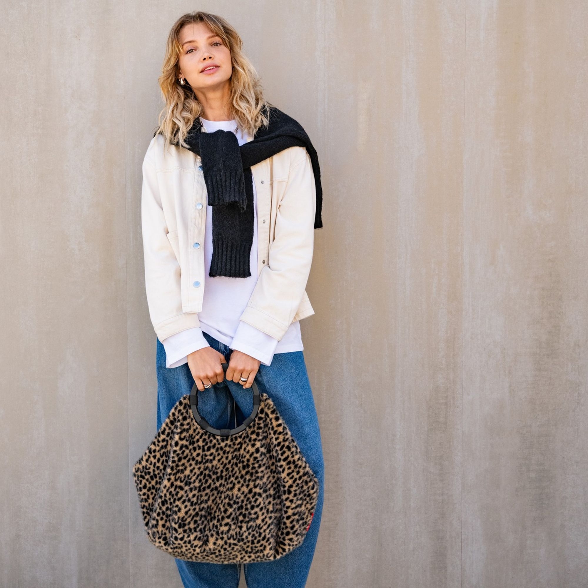 reisenthel - loopbag hobo - leo fake fur