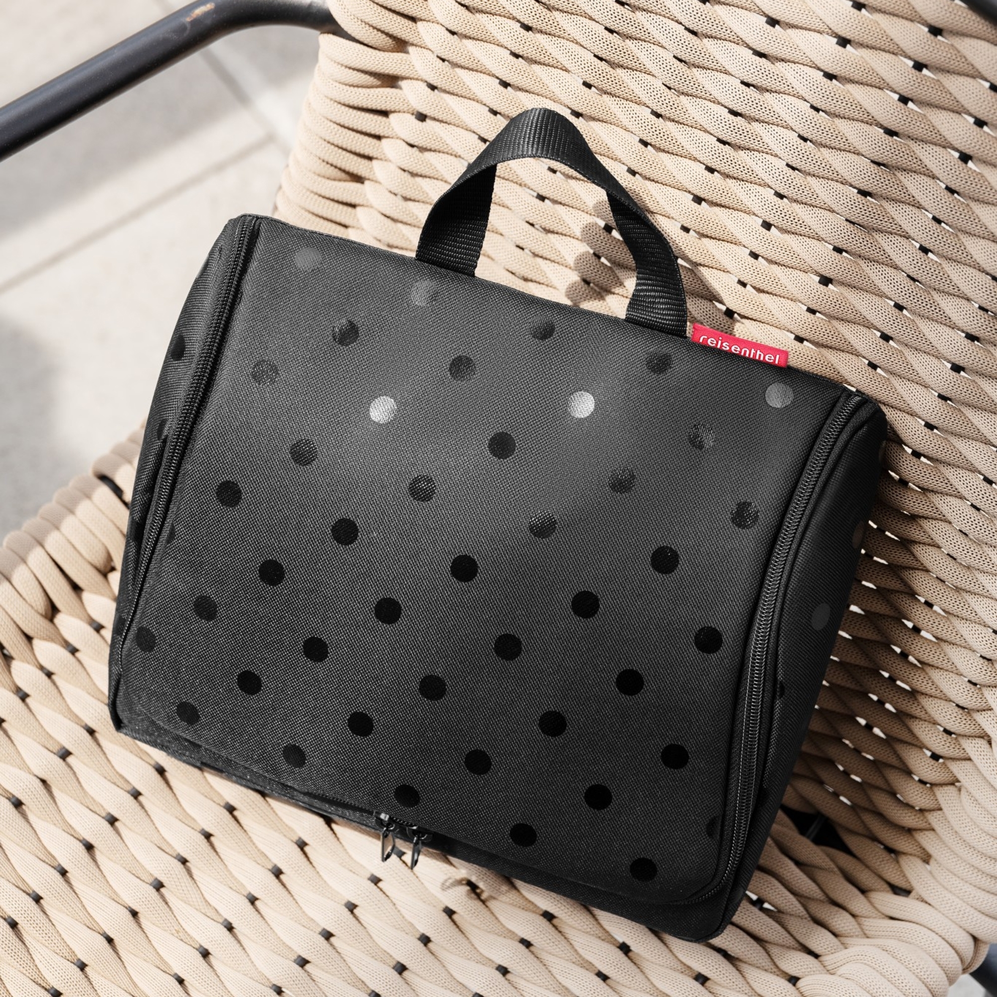 reisenthel - toiletbag XL - glossy dots black