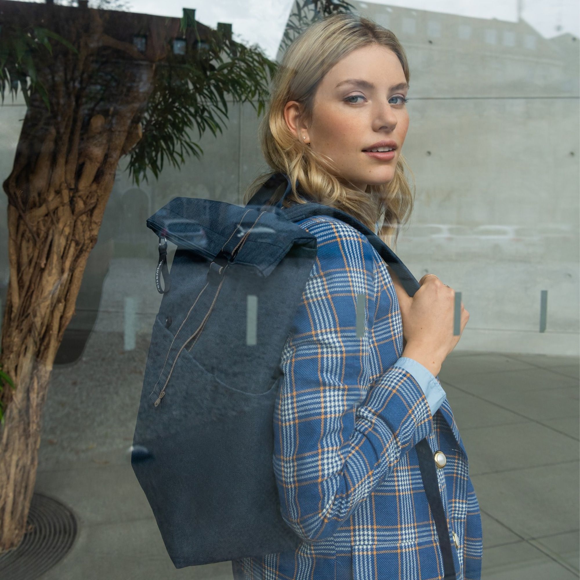 reisenthel - rolltop backpack -  herringbone dark blue