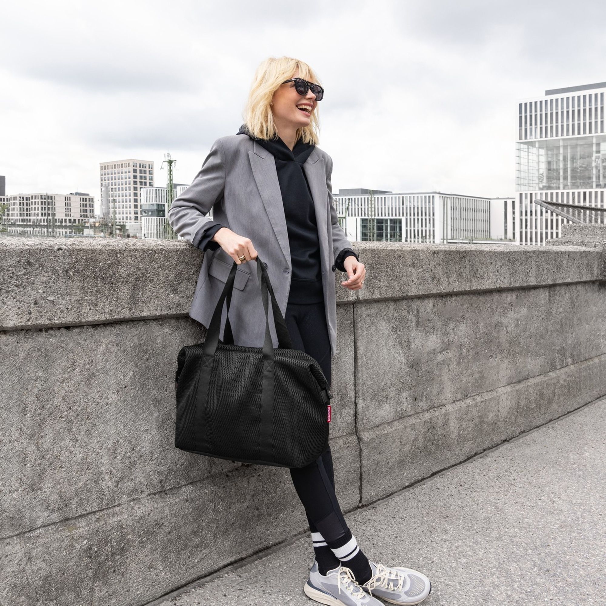 reisenthel - extralite weekender M - mesh black