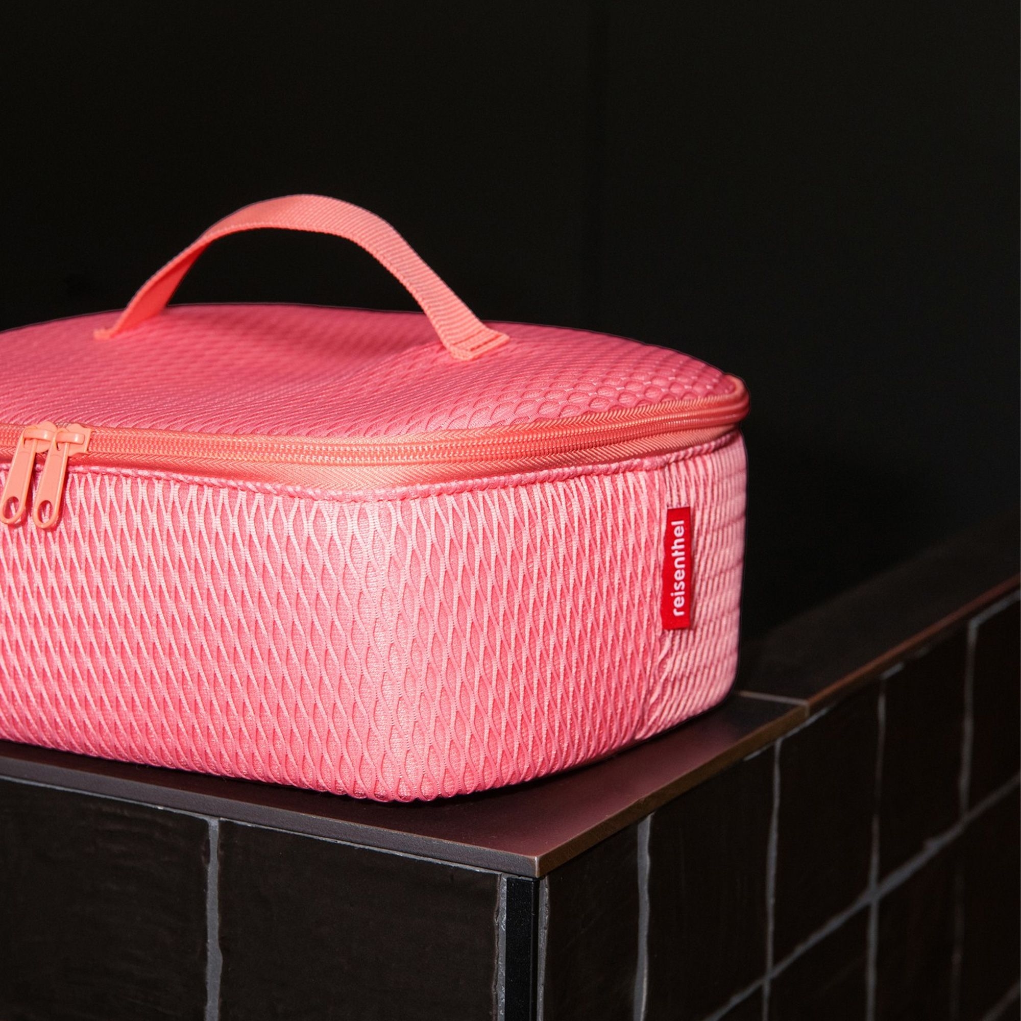 reisenthel - coolerbag M pocket - mesh coral