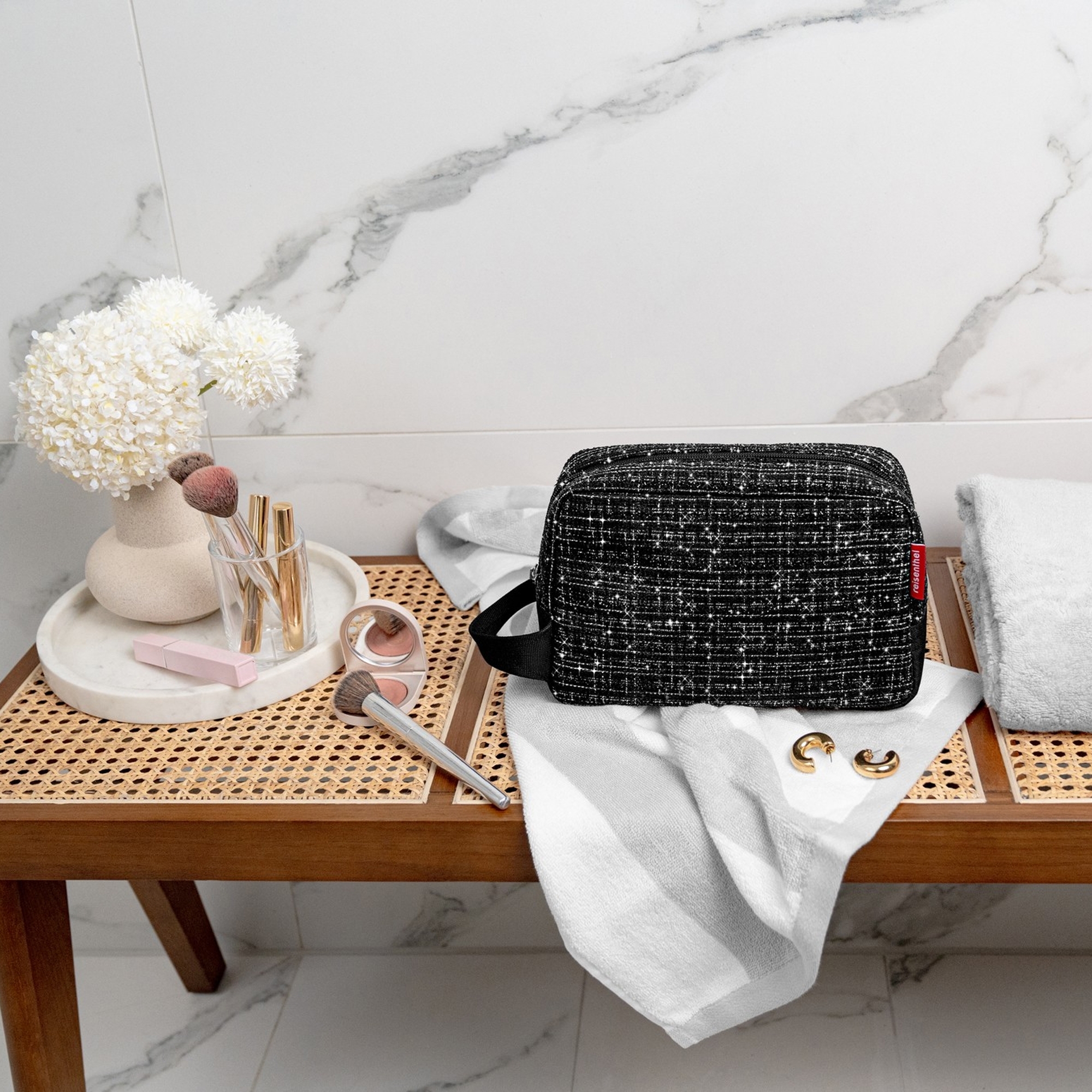 reisenthel - cosmeticpouch M - bouclé black