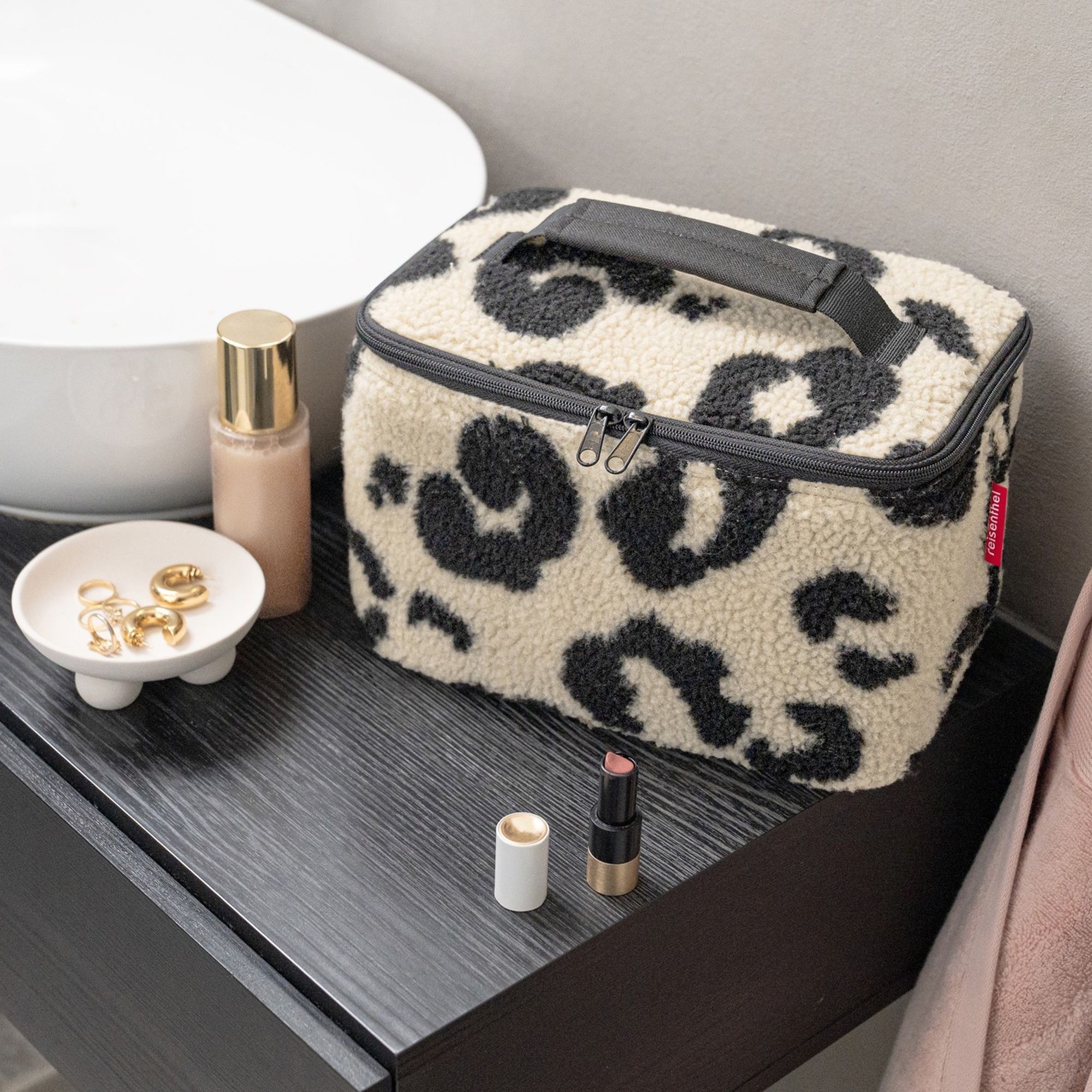 reisenthel - cosmetic case - teddy leo cream