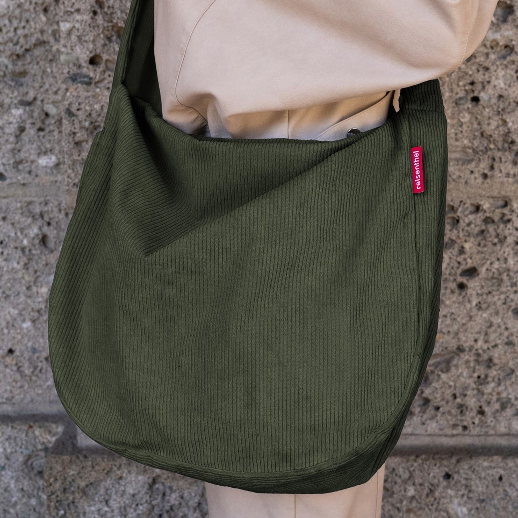 reisenthel - moonbag - dark matcha