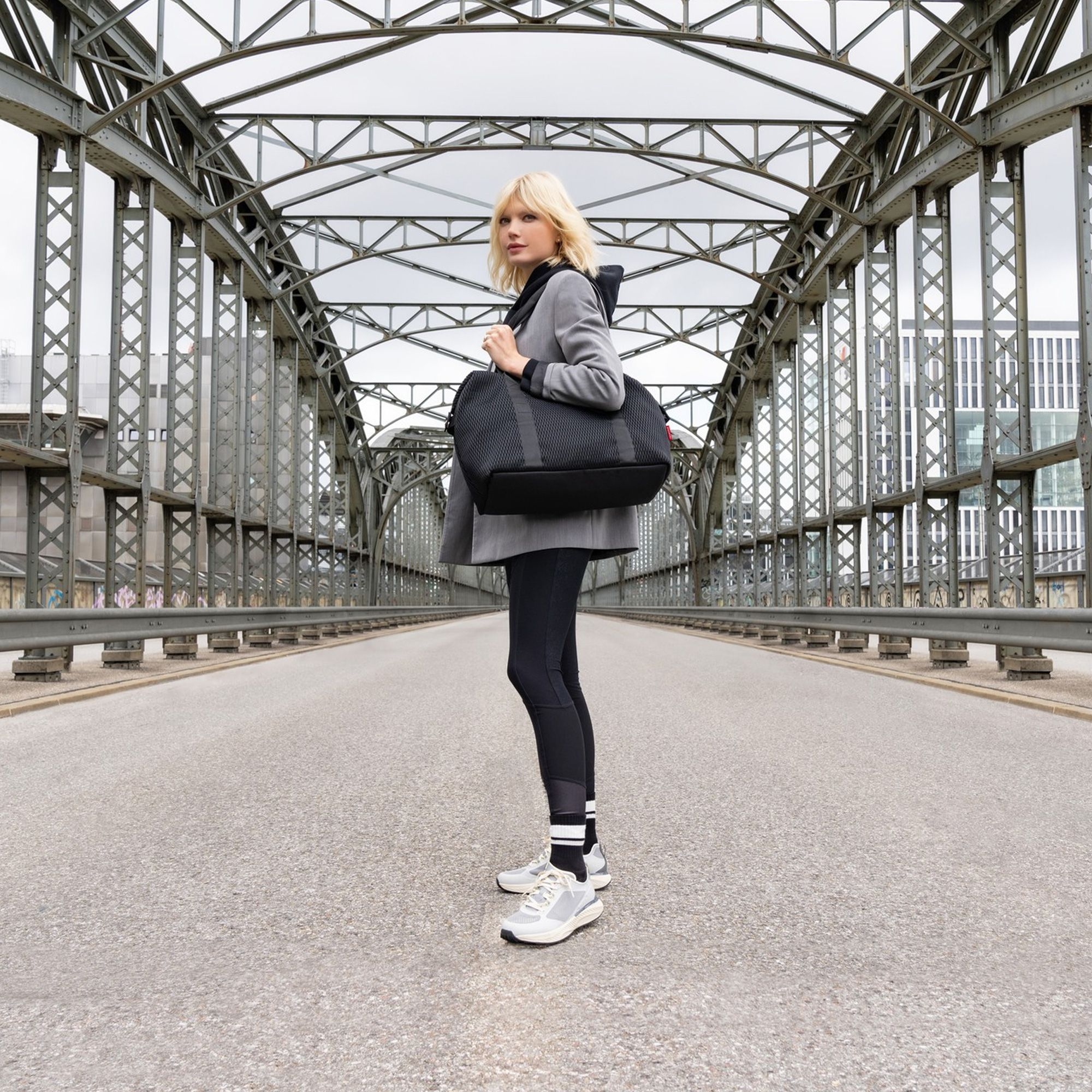 reisenthel - extralite weekender L - mesh black reisenthel - extralite weekender L - mesh black