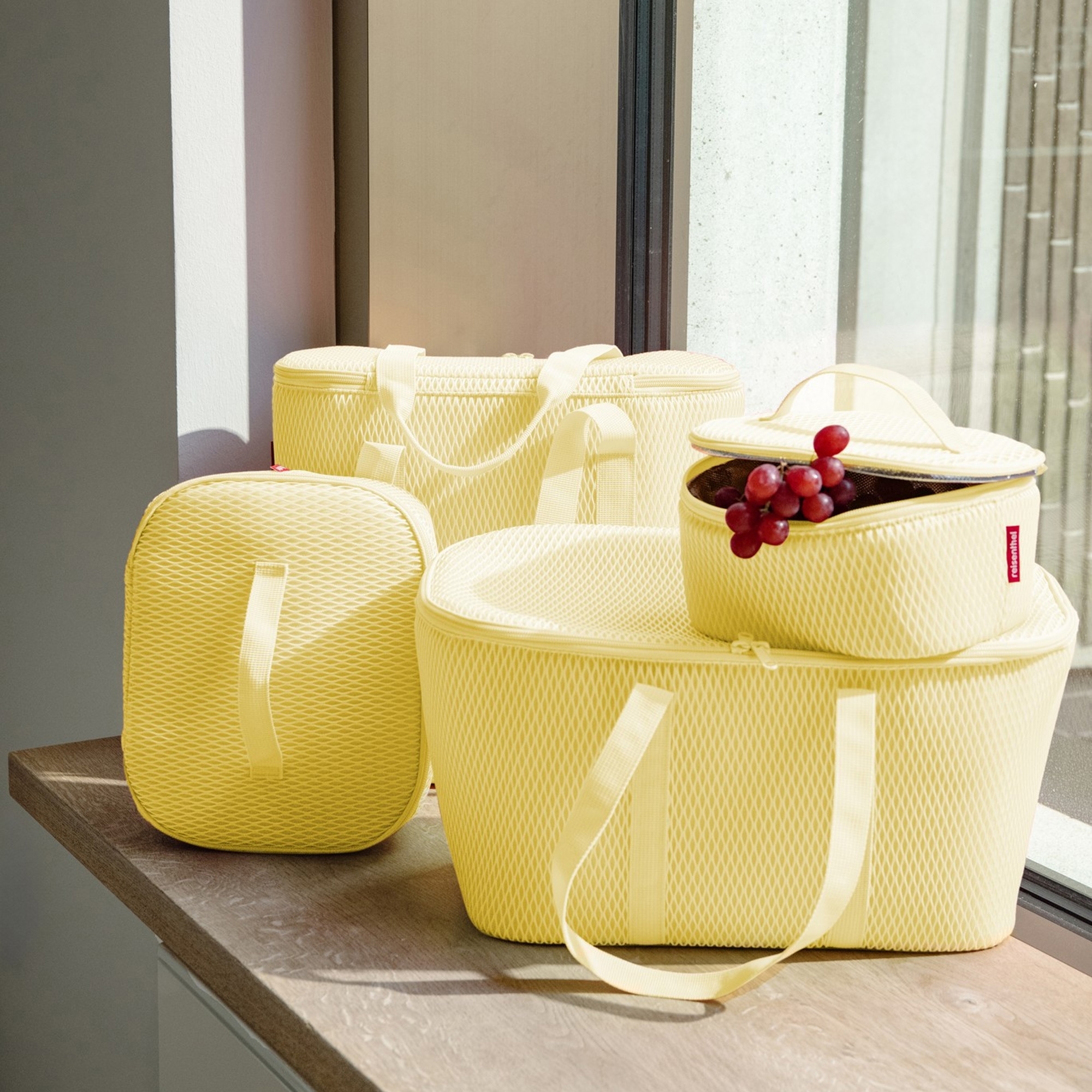 reisenthel - coolerbag - mesh lemon