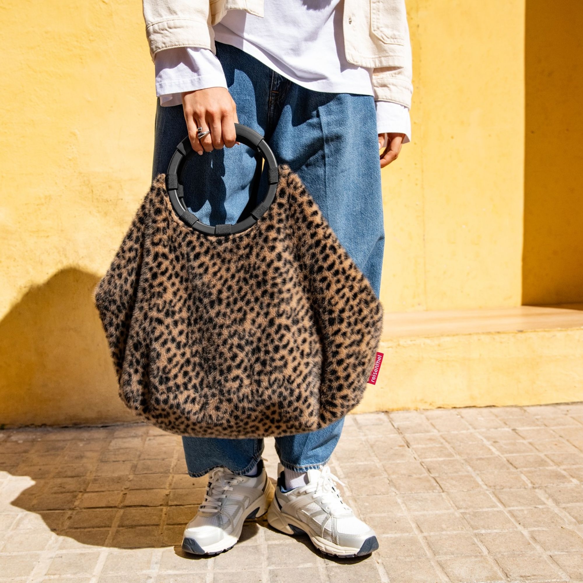 reisenthel - loopbag hobo - leo fake fur