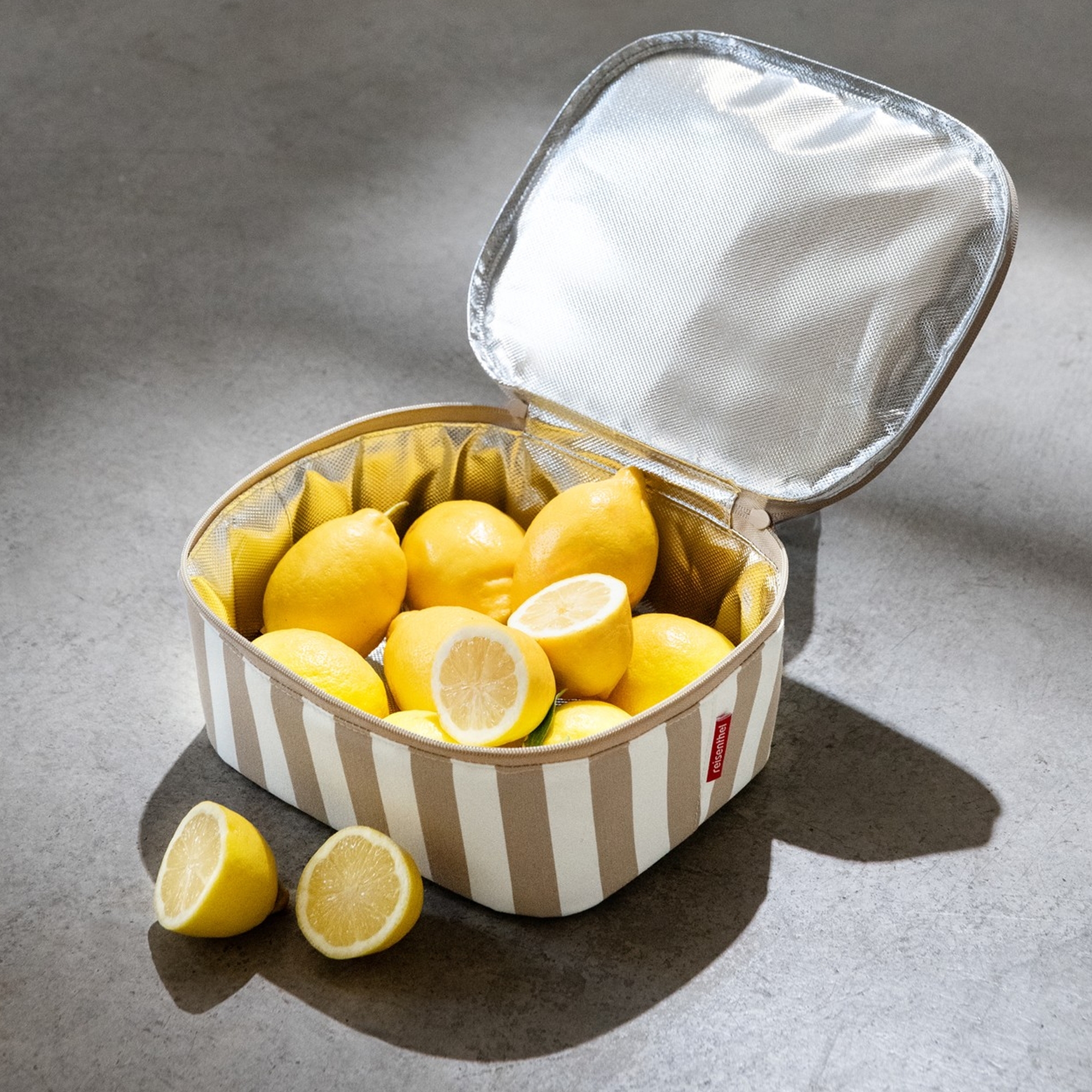 reisenthel - coolerbag M pocket - summerstripes coffee